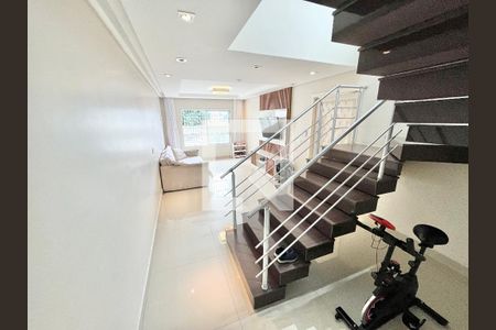 Escada de casa à venda com 3 quartos, 247m² em Vila Pita, São Paulo