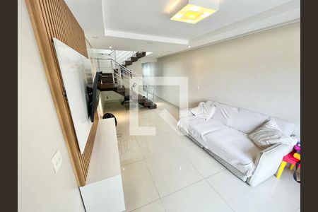 Sala de casa à venda com 3 quartos, 247m² em Vila Pita, São Paulo