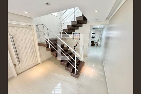 Escada de casa à venda com 3 quartos, 247m² em Vila Pita, São Paulo