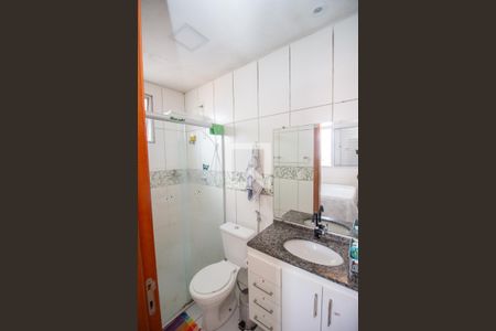 Banheiro da Suíte de apartamento para alugar com 3 quartos, 71m² em Alvorada, Contagem