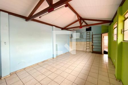 Salão de estar de casa para alugar com 3 quartos, 256m² em Santa Efigênia, Belo Horizonte