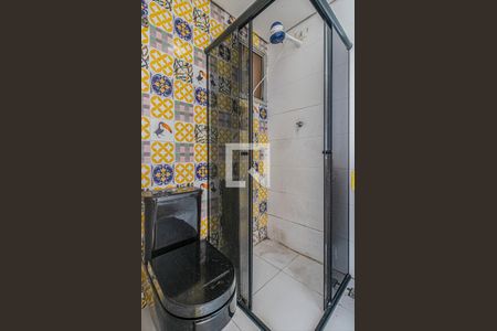 banheiro social_2 de apartamento para alugar com 0 quarto, 34m² em Sacomã, São Paulo