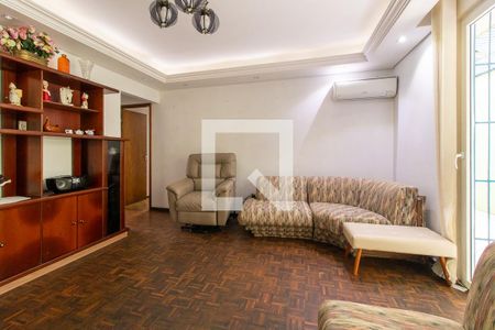 Sala de TV de casa para alugar com 6 quartos, 188m² em Portão, Curitiba