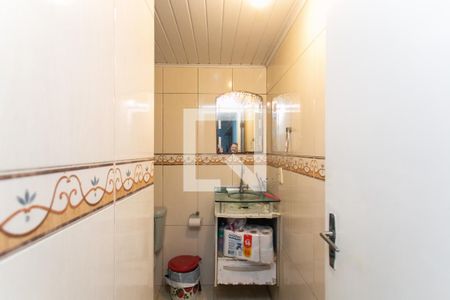 Banheiro de apartamento à venda com 2 quartos, 52m² em Conjunto Residencial José Bonifácio, São Paulo