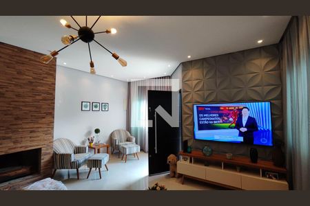 Sala de estar de casa para alugar com 3 quartos, 209m² em Vila Monte Serrat, Ferraz de Vasconcelos