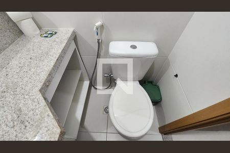 Banheiro de kitnet/studio para alugar com 1 quarto, 25m² em Amaralina, Salvador