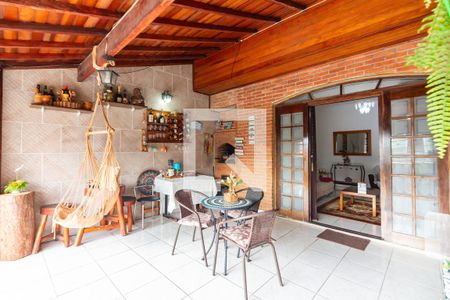 Varanda de casa à venda com 4 quartos, 232m² em Santo Antônio, Osasco