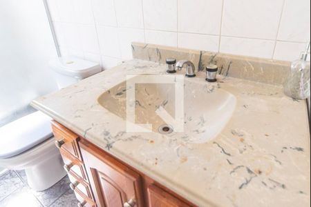 Banheiro Social de casa à venda com 2 quartos, 120m² em Vila Mazzei, Santo André