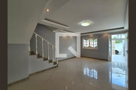 Sala de casa para alugar com 4 quartos, 190m² em Vargem Grande, Rio de Janeiro