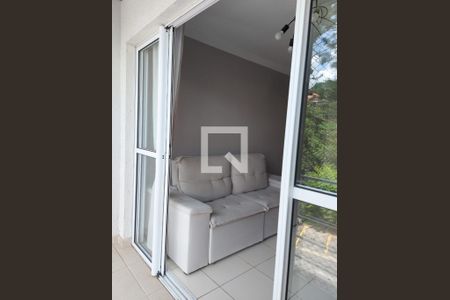 Sala de apartamento para alugar com 3 quartos, 70m² em Jardim Barbacena, Cotia