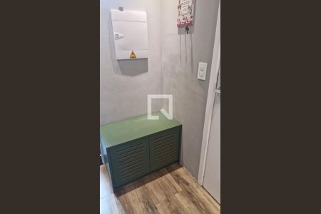 Sala de apartamento à venda com 3 quartos, 75m² em Jardim Tupanci, Barueri