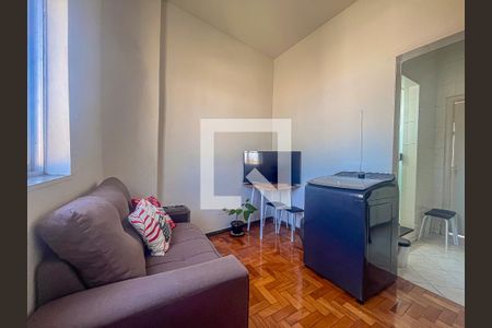 Sala de kitnet/studio para alugar com 1 quarto, 37m² em Centro, Belo Horizonte