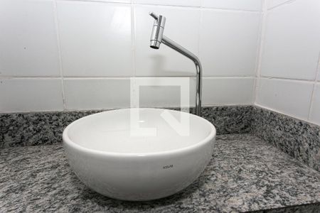 Banheiro de kitnet/studio para alugar com 1 quarto, 30m² em Cidade Mãe do Céu, São Paulo