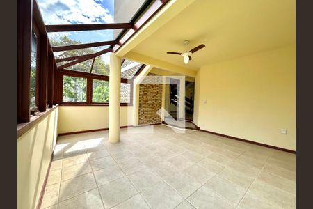 Sala de casa de condomínio para alugar com 4 quartos, 385m² em Rio Tavares, Florianópolis