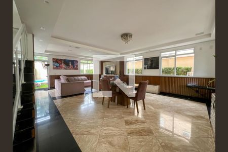 Casa à venda com 5 quartos, 347m² em Socorro, São Paulo