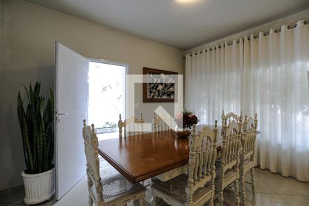 Sala de casa para alugar com 4 quartos, 220m² em Vila Vitoria, Mogi das Cruzes