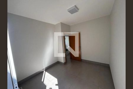 Quarto 1 de casa para alugar com 3 quartos, 100m² em São Jorge, Uberlândia