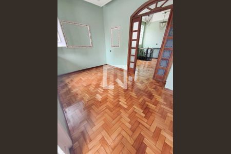 Casa para alugar com 4 quartos, 270m² em Sagrada Família, Belo Horizonte