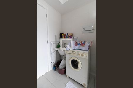 Sala/Cozinha/Área de Serviço de apartamento para alugar com 1 quarto, 24m² em Vila Ré, São Paulo