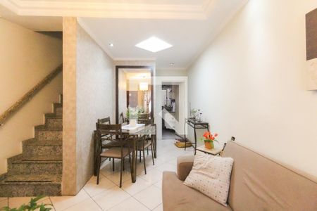 Sala de casa de condomínio à venda com 2 quartos, 125m² em Vila Carmosina, São Paulo