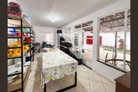 Casa à venda com 3 quartos, 200m² em Santa Helena, Belo Horizonte