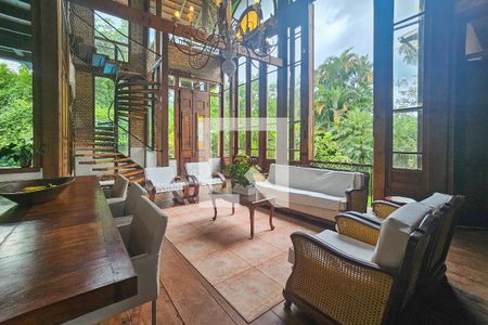 Sala de casa de condomínio para alugar com 4 quartos, 400m² em Vila Santo Antônio, Guarujá