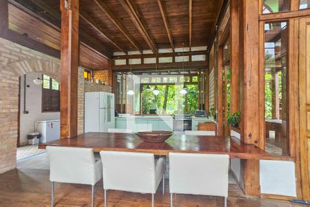 Sala de casa de condomínio para alugar com 4 quartos, 400m² em Vila Santo Antônio, Guarujá