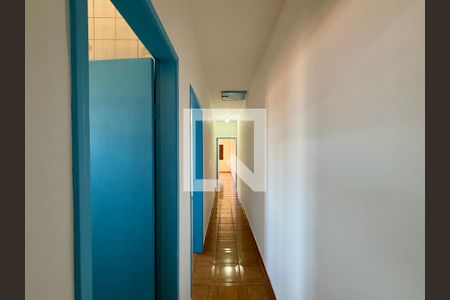 Corredor Quartos de casa para alugar com 3 quartos, 250m² em Jardim Iracema, São Paulo