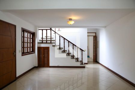 Sala de casa para alugar com 4 quartos, 140m² em Jardim Trussardi, São Paulo