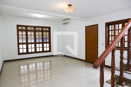 Sala de casa para alugar com 4 quartos, 140m² em Jardim Trussardi, São Paulo