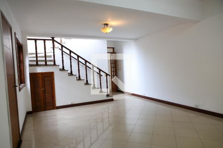 Sala de casa para alugar com 4 quartos, 140m² em Jardim Trussardi, São Paulo