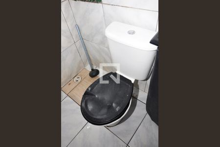 Detalhe - Banheiro Social de casa para alugar com 1 quarto, 30m² em Jardim Peri, São Paulo