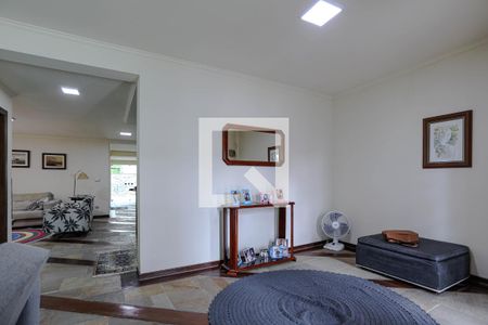 Entrada de casa para alugar com 5 quartos, 500m² em Vila Oliveira, Mogi das Cruzes