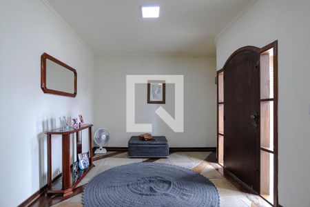 Entrada de casa para alugar com 5 quartos, 500m² em Vila Oliveira, Mogi das Cruzes