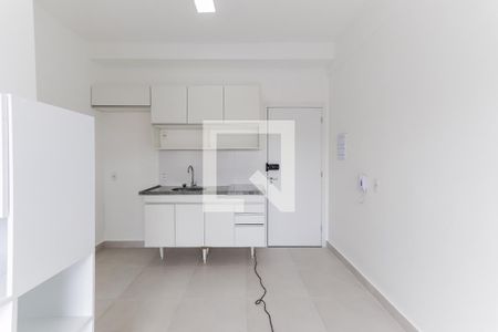 Sala / Cozinha de apartamento para alugar com 1 quarto, 34m² em Vila Sonia, São Paulo