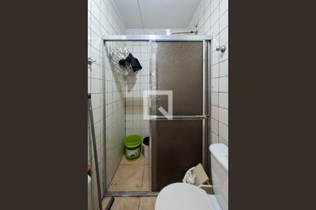 Banheiro de kitnet/studio para alugar com 0 quarto, 38m² em Nova Mirim, Praia Grande
