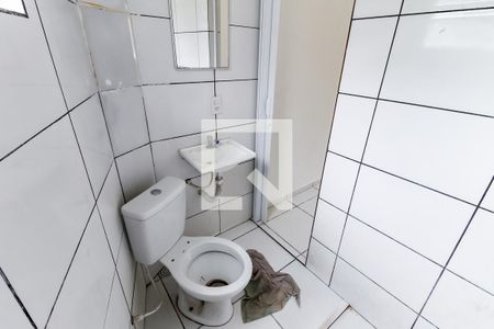 Banheiro de casa para alugar com 1 quarto, 30m² em Jardim Maria Rosa, Taboão da Serra