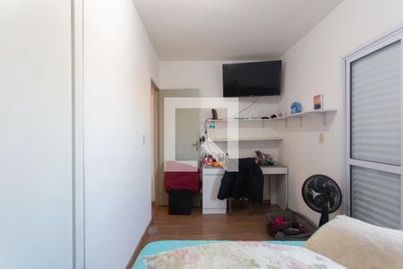 Quarto de apartamento à venda com 1 quarto, 65m² em Vila Carmosina, São Paulo