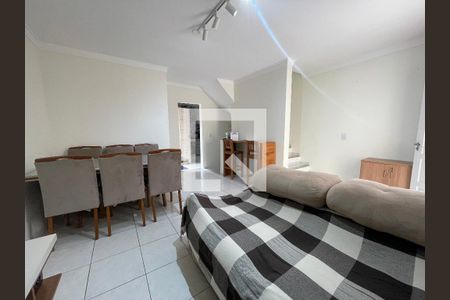 Sala de casa de condomínio à venda com 3 quartos, 170m² em Jardim Cláudia, São Paulo