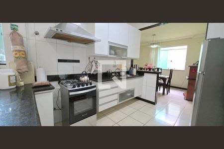 Casa à venda com 4 quartos, 250m² em Lundcéia, Lagoa Santa