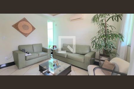 Casa à venda com 4 quartos, 250m² em Lundcéia, Lagoa Santa