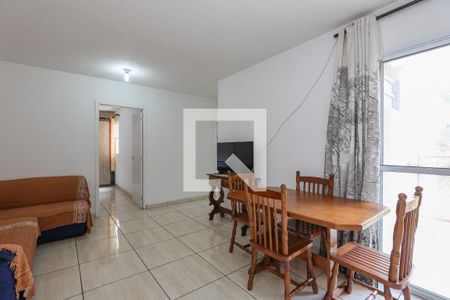 Sala de apartamento para alugar com 3 quartos, 66m² em Jardim Salete, Taboão da Serra