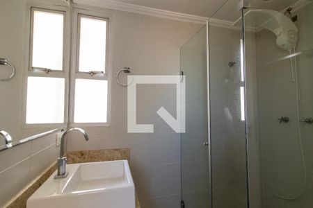 Banheiro da Suíte de apartamento para alugar com 3 quartos, 90m² em Jardim das Paineiras, Campinas