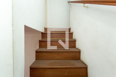 Escada de casa para alugar com 3 quartos, 200m² em Vila Monte Santo, São Paulo