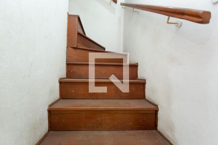 Escada de casa para alugar com 3 quartos, 200m² em Vila Monte Santo, São Paulo