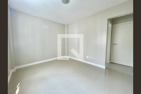 Suíte de apartamento para alugar com 2 quartos, 67m² em Centro, Florianópolis