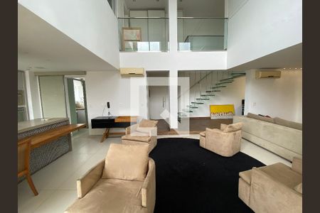 Sala 1 de apartamento para alugar com 1 quarto, 163m² em Brooklin Novo, São Paulo