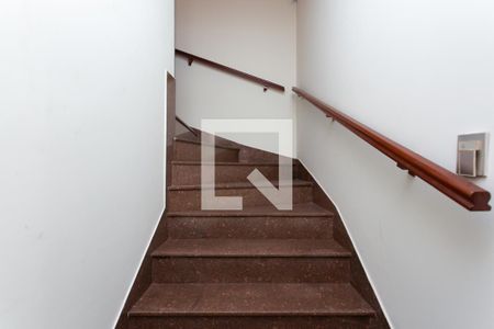 Escada de casa para alugar com 4 quartos, 191m² em Vila Barbosa, São Paulo