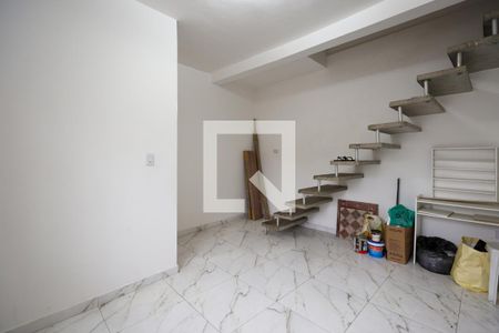 Sala de casa para alugar com 2 quartos, 56m² em Jardim Nadir, São Paulo