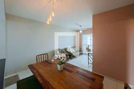 Sala de apartamento para alugar com 2 quartos, 70m² em Nova Mirim, Praia Grande